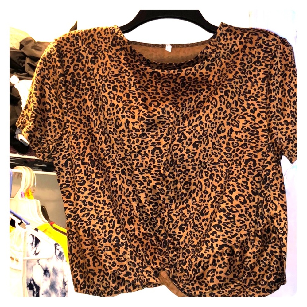 Crop top front tied tee cheetah print